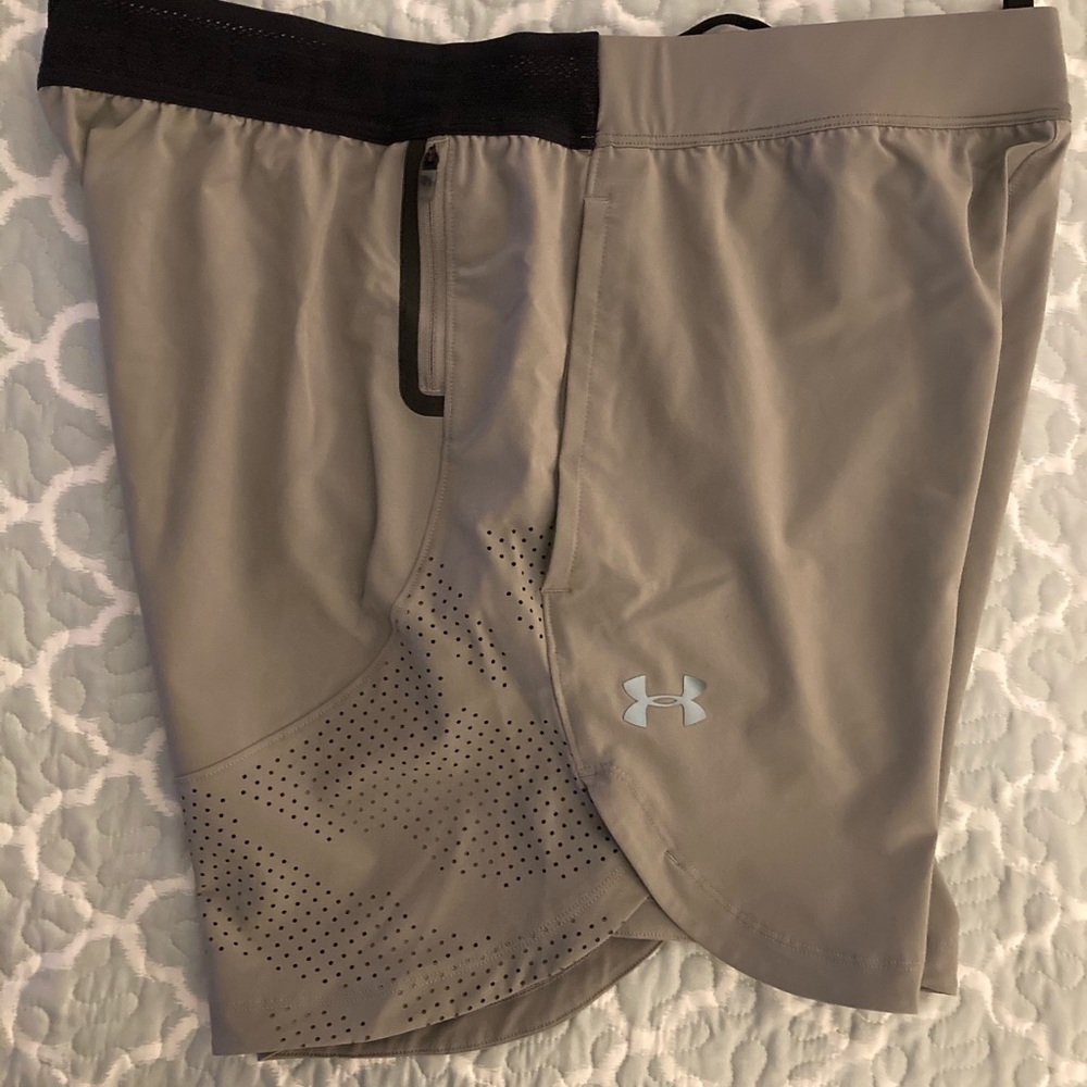 UA Stretch Woven Short 7in inseam